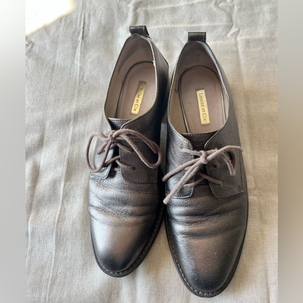 Women’s bronze metallic Leather Oxford lace up Shoes size 8